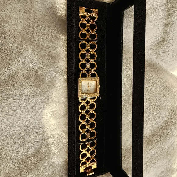 Elizabeth Taylor White Diamonds Watch - Picture 6 of 11
